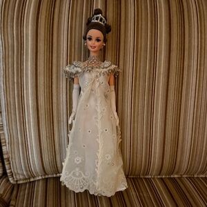 Eliza Doolittle In Elegant White Dress